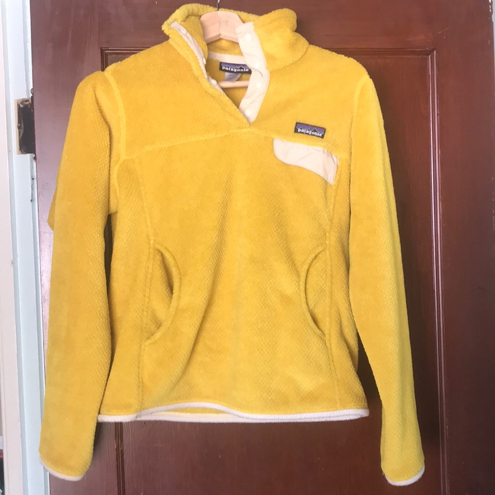 YELLOW AND WHITE PATAGONIA FLEECE PULL-OVER